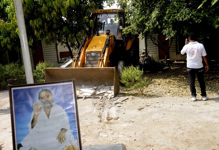 asaram-ashramdemolition