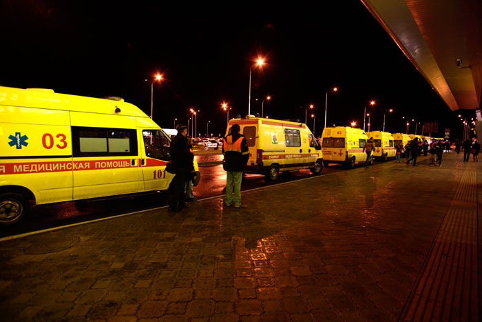 russiaplane-crash-ambulance