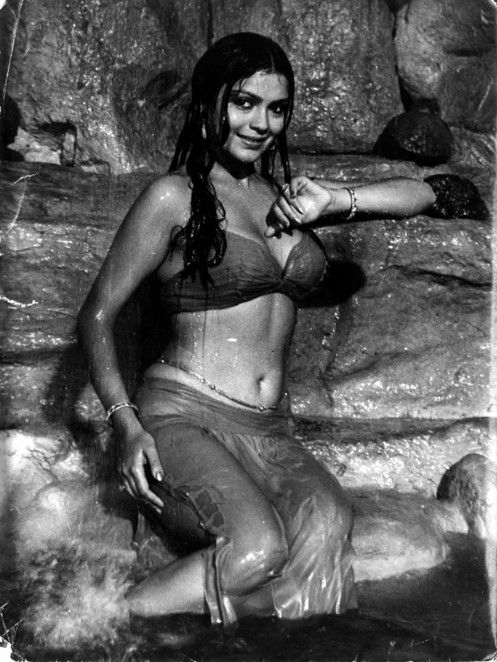 Zeenat Aman en maillot de bain