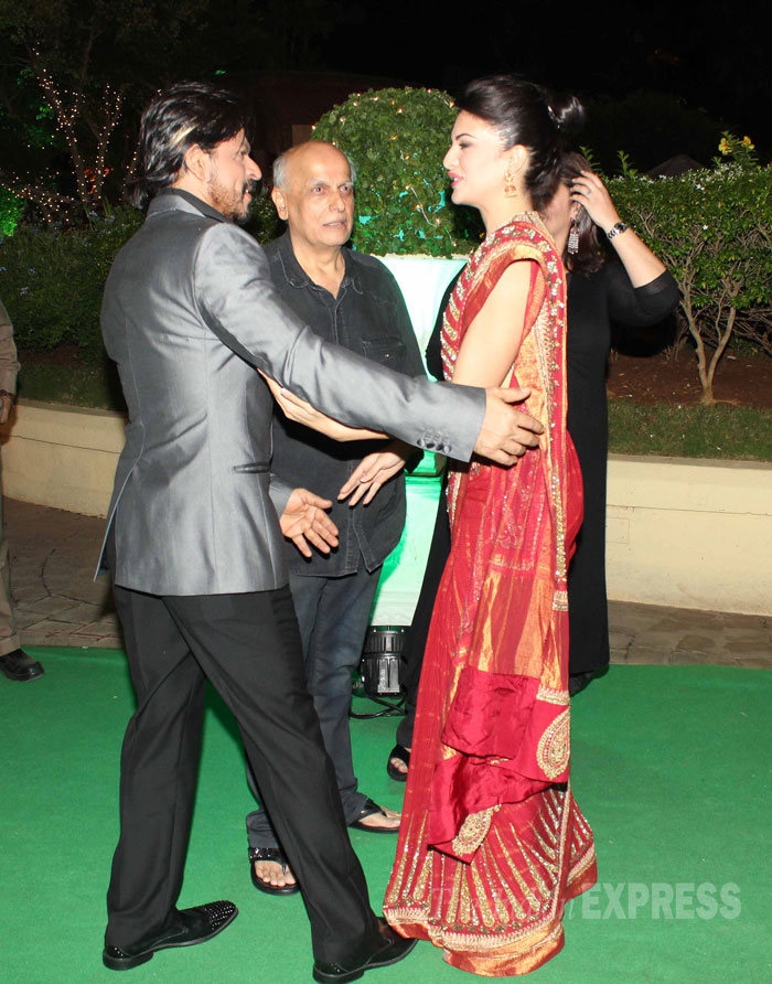 srk_hugs_jacqueline