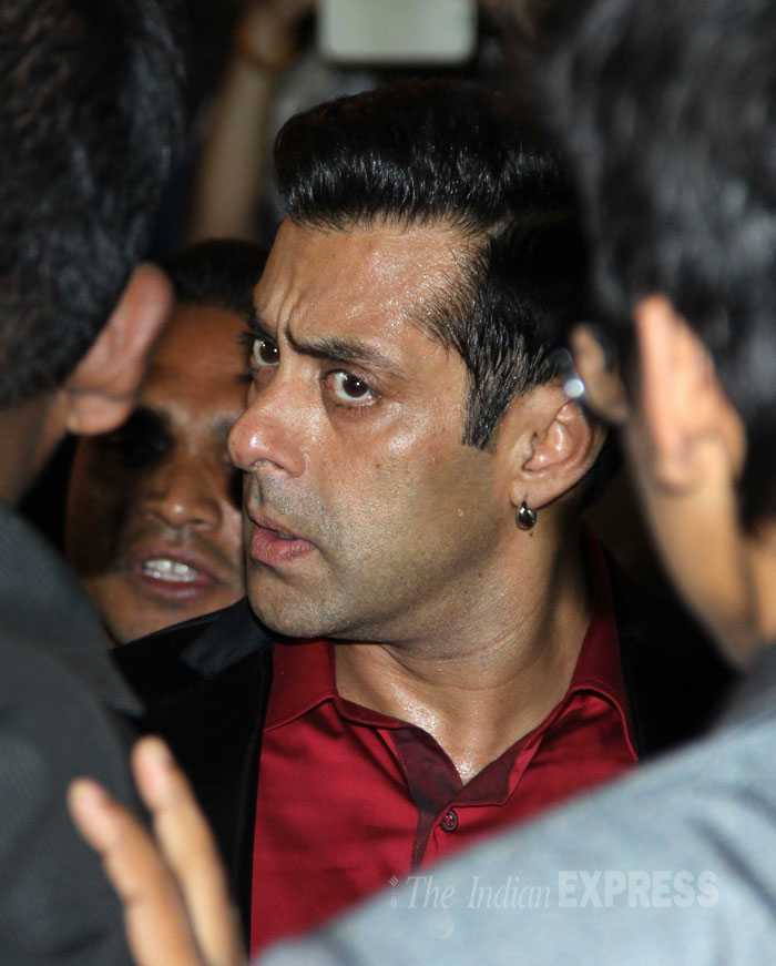 heroes wearing ear rings - Google Search | Salman khan photo, The voice,  Bracelets for men