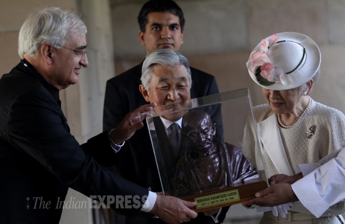 Akihito-salmankhurshid