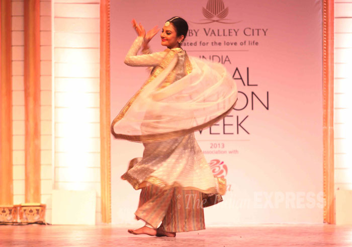 meera-ali-show-model-ramp