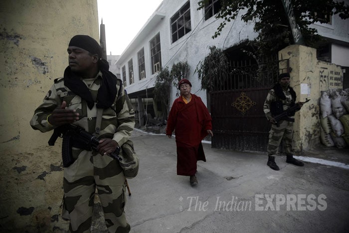 delhi-monk-vote