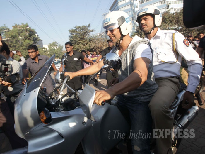 akshaykumar-bike