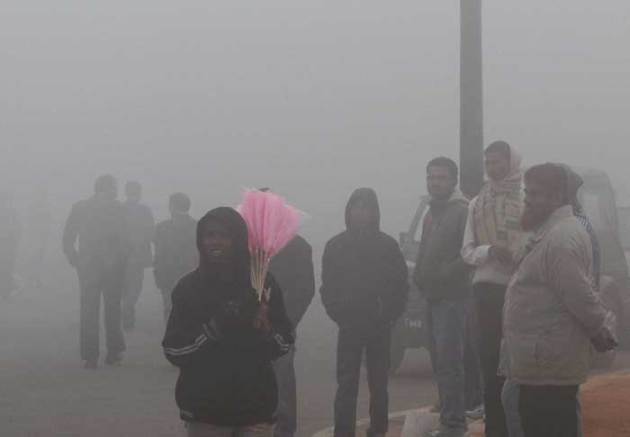 Delhi witnesses first fog of winter season | Picture Gallery Others ...