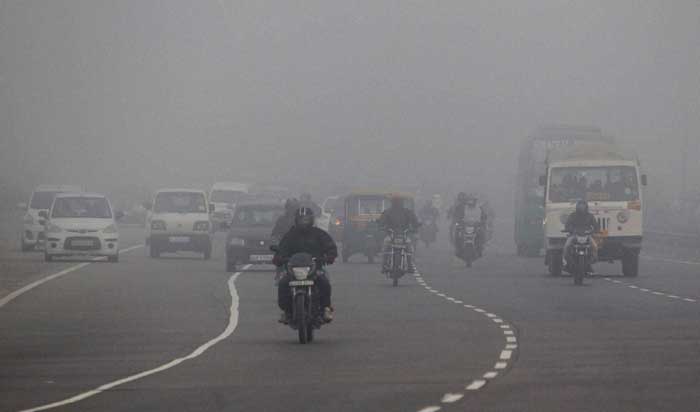 Delhi witnesses first fog of winter season | Picture Gallery Others ...