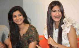 M_Id_406225_Sonam_Rhea_Kapoor no alt set