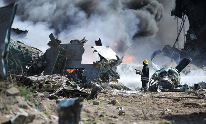 Cargo plane of weapons crashes on Mogadishu runway | News Archive News ...