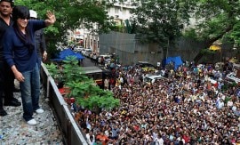 M_Id_414285_shah-rukh-khan-dahihandi no alt set