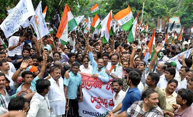 Andhra bifurcation: Bandh halts state,Jagan to fast,six ministers quit ...