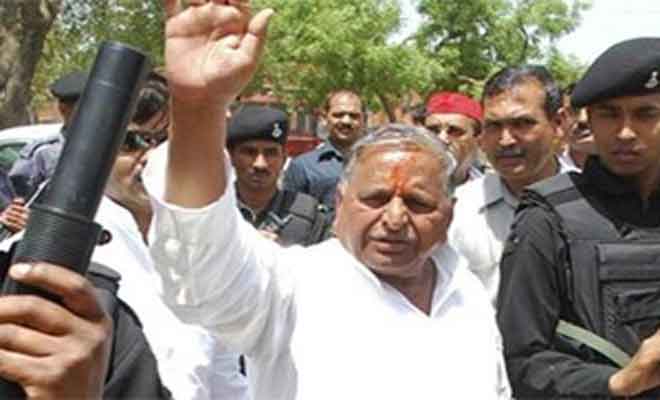 Muzaffarnagar Riots Mulayamakhilesh Blame Communal Forces Dg Accepts Lapses India Newsthe