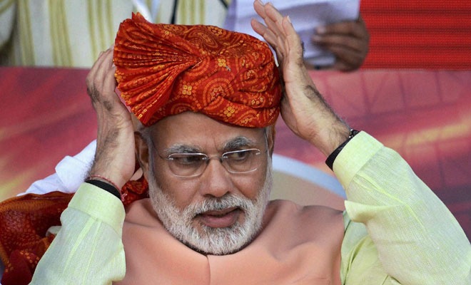 Modi visits family of Patna serial blasts victim,gives a cheque of Rs 5 ...