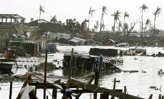 Super typhoon destroys Philippine towns,more than 10,000 feared dead ...