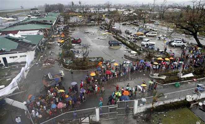 Philippine Typhoon Death Toll Jumps; U.S. Helicopters Boost Aid Effort ...