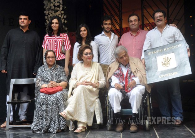 Shashi Kapoor’s hand impression unveiled | Entertainment Gallery News ...