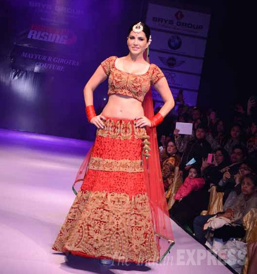 BollywoodQueen #sunnyleone #traditional #fashion #week #tiktokindia #... |  TikTok
