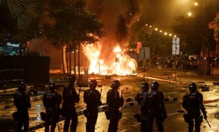 Big riot in Little India: Indian worker’s death sparks worst riots in peaceful Singapore