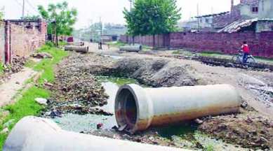 sewage workers, sewage workers death, sewage worker death, chandigarh sewage workers, ut administration, chandigarh ut administration, sewage workers safety precaution