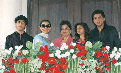 SRK with Suhana,Aryan