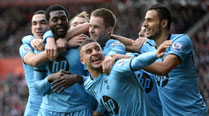 Tottenham Hotspur's Emmanuel Adebayor (2nd L) celebrates his second goal against Southampton with team mates during their English Premier League soccer match at St Mary's stadium in Southampton, southern England December 22, 2013. REUTERS
