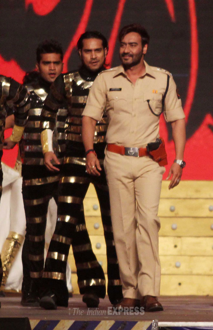 Big B, SRK, Katrina, Kareena At Umang Show | Entertainment Gallery News ...