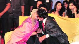 Amitabh Bachchan gets a peck from Jaya Bachchan 
