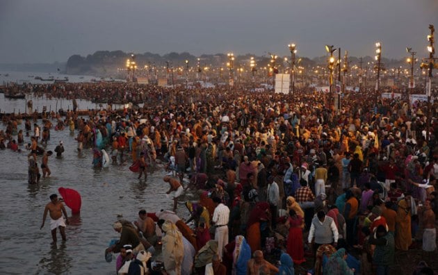 Devotees take a dip at Sangam on ‘Basant Panchami’ | Picture Gallery ...