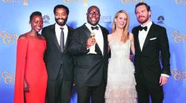 Actress Lupita Nyong'o, actor Chimetel Ejiotor, director Steve McQueen, actress Sarah Paulson and actor Michael Fassbender  (2nd L-R) pose backstage with their Best Motion Picture - Drama award for the film 
12 Years a Slave' at the 71st annual Golden Globe Awards in Beverly Hills, California January 12, 2014.