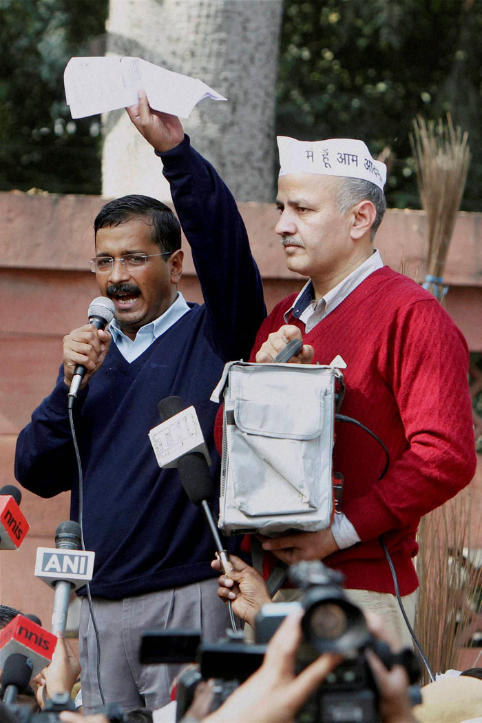 Adamant Arvind Kejriwal, continues to protest outside Rail 