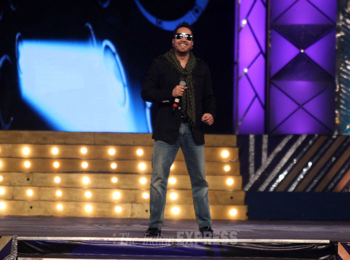 Big B, SRK, Katrina, Kareena At Umang Show | Entertainment Gallery News ...