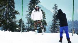Saif Ali Khan poses against the snow laden backdrop of Gulmarg