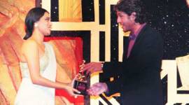 Swara Bhaskar engages in a jovial banter as she collects her award from Chunky Panday