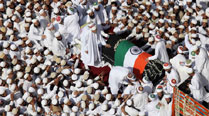 Lakhs of followers joined the final journey of the spiritual leader, who was laid to rest at Raudat Tahera mausoleum here at Bhendi Bazar. (IE Photo: Prashant Nadkar)
