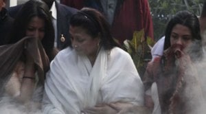 Moon Moon Sen immerses ashes of late mother Suchitra Sen in Ganges