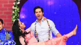 Varun Dhawan romancing 
Chhavi Pandey on Ishqwala love