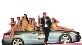 Yo Yo Honey Singh with a bevy of beauties