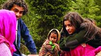 Imtiaz Ali and Alia Bhatt interact with the locals