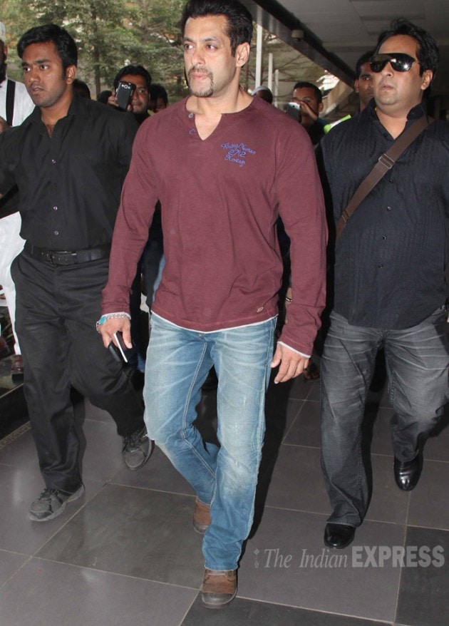 Sunday fun: Akshay, Raveena, Salman Khan | Entertainment Gallery News ...