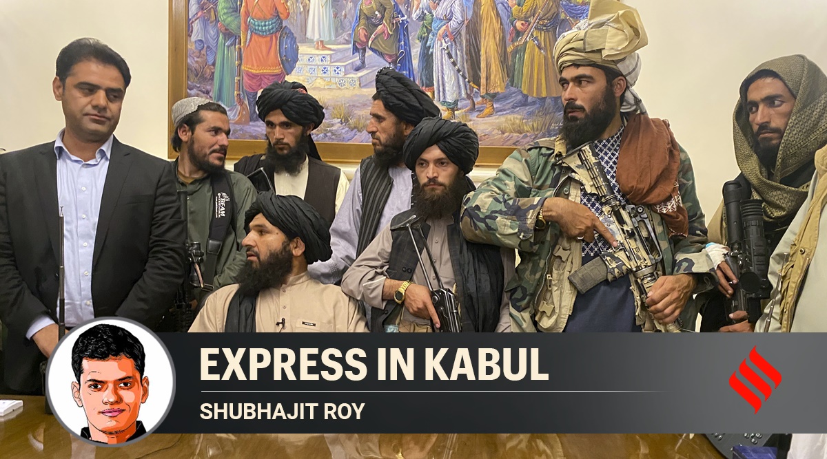 I talebani si impadroniscono di Kabul, il presidente Ashraf Ghani fugge e l’America fugge