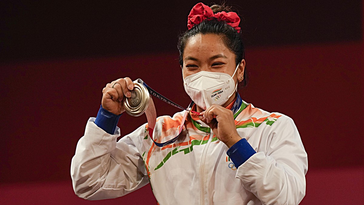 Tokyo 2020 Mirabai Chanu lifts spirits Olympics News The Indian