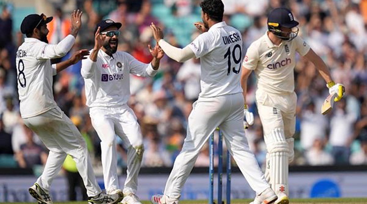 Umesh Yadav and Virat Kohli celebrate an English wicket on Day 5 of the 4th Test (AP)