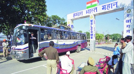 lahore-delhi bus, Sada-e-Sarhad, Sada-e-Sarhad bus, hindutva outfit, hindutva outfit protests, amarnath yatra terror attack