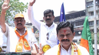 PHOTOS: Shiv Sena Candidate Rajan Vichare campaigning for 