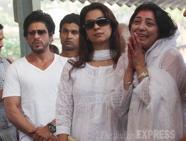 Shah Rukh Khan at the funeral of Juhi Chawla’s brother Bobby Chawla