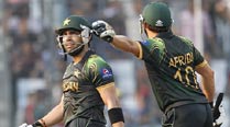 ICC World Twenty20: Pakistan hold nerve as Australia lose steam in high-octane chase