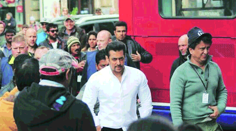 Salman Khan, director Sajid Nadiadwala and Randeep Hooda shoot in a crowded street