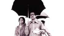 Parambrato Chatterjee as Apu and Parno as his wife