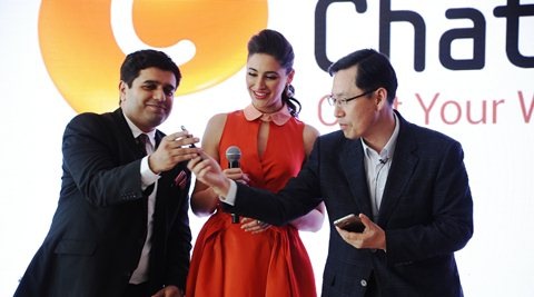 Tarun Malik, Director of Media Solutions Center, Samsung Electronics with actor Nargis Fakhri and B.D Park, President & CEO, Samsung South West Asia.