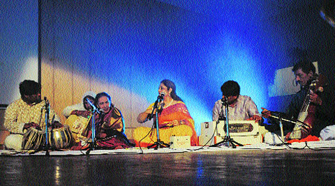 In her heyday, she was a fixture in the soirees of Nawab of Nanpara Raja Saadat Ali Khan, and Raja of Mehmoodabad.